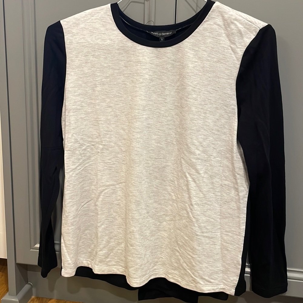 Supply and Demand grey sweater with black sleeves. Size small.